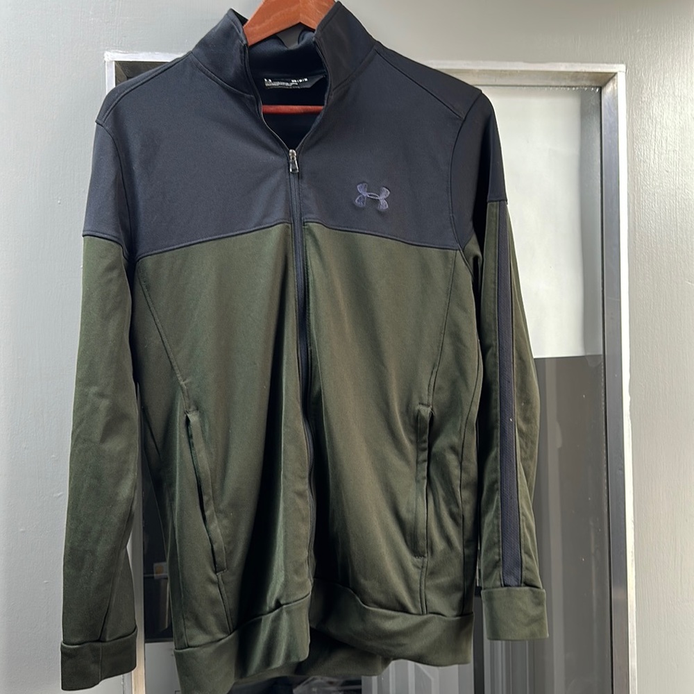 Men’s Under amour long sleeve zip up shirt.  Sz M
